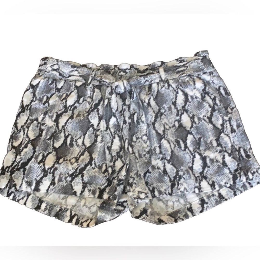 Jolt Snakesin shorts